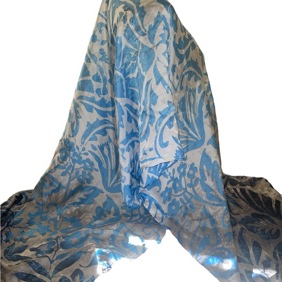 Elegant Blue and Gray Floral Silky Kimono - Picture 2 of 3